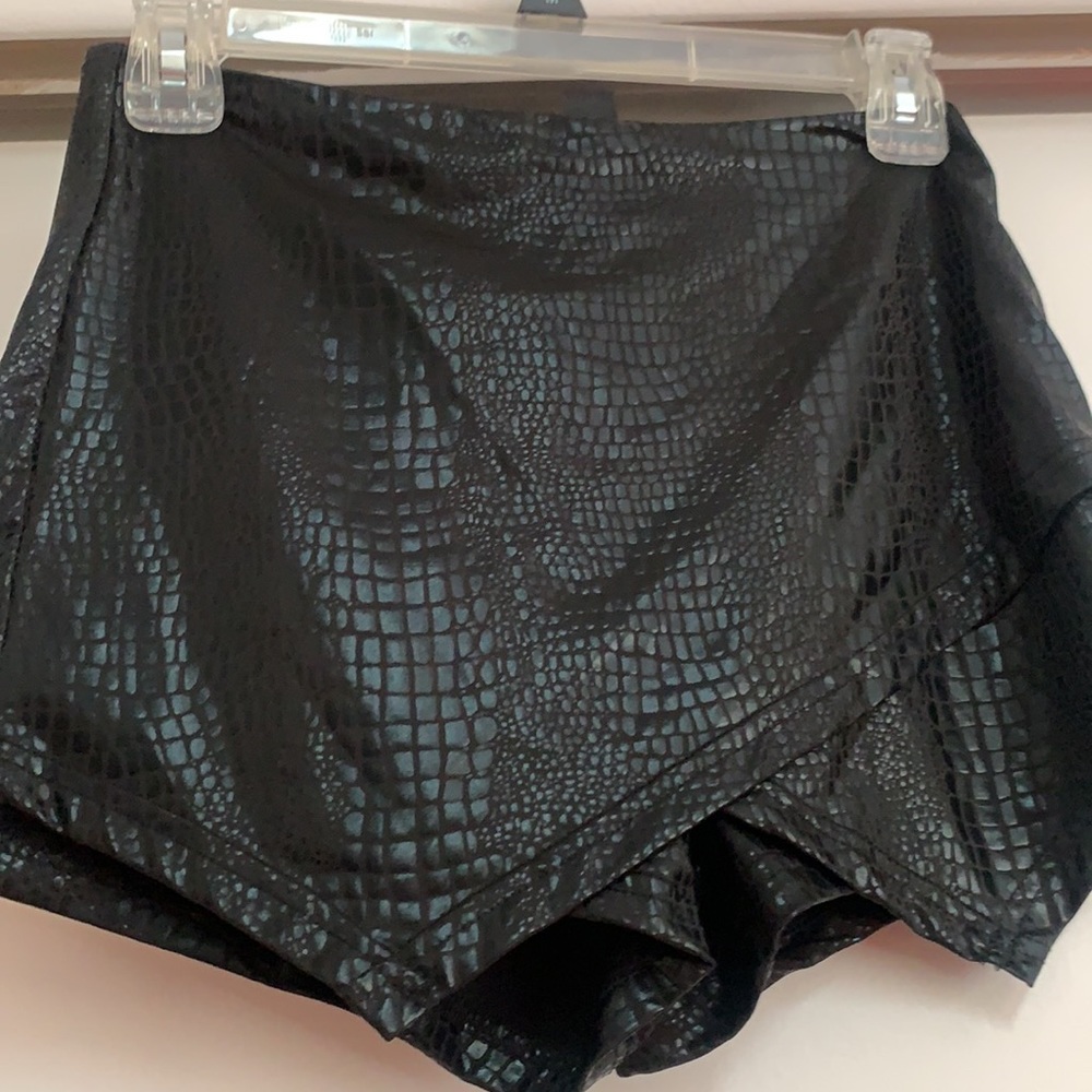 Black Snake Pattern Skort with Zipper